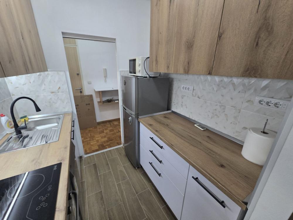 Slika 1 - Bulevar Arsenija Čarnojevića, Trosoban stan za izdavanje, 75m2, 700€