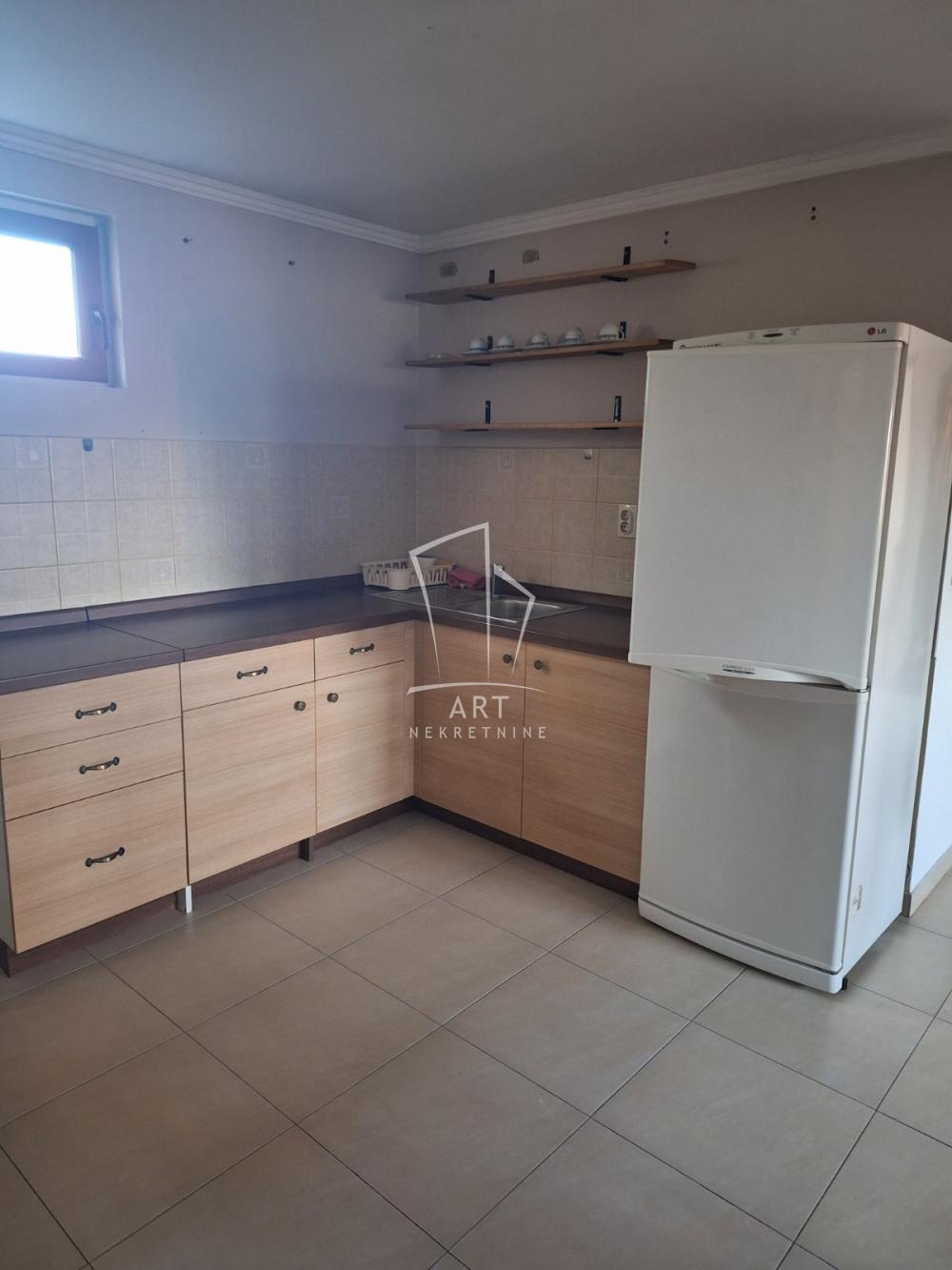 Slika 2 - Sutjeska 8, Četvoroiposoban stan za izdavanje, 72m2, 350€