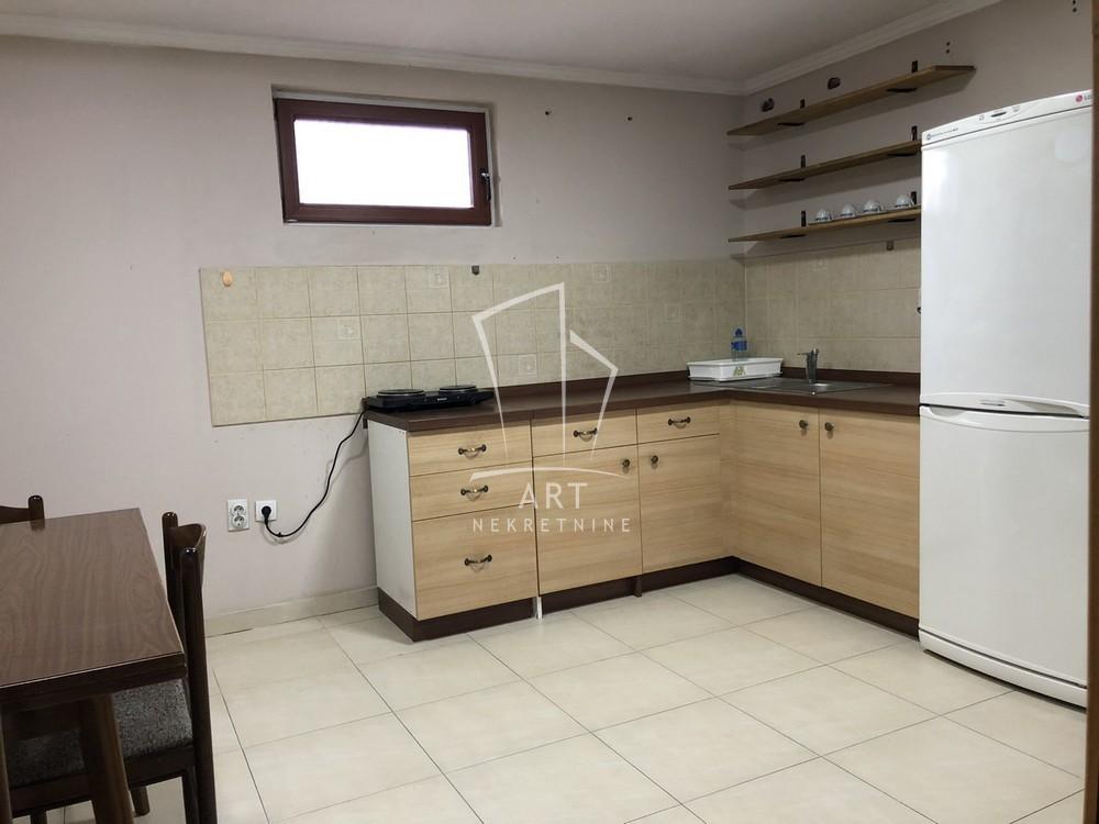 Slika 3 - Sutjeska 8, Četvoroiposoban stan za izdavanje, 72m2, 350€