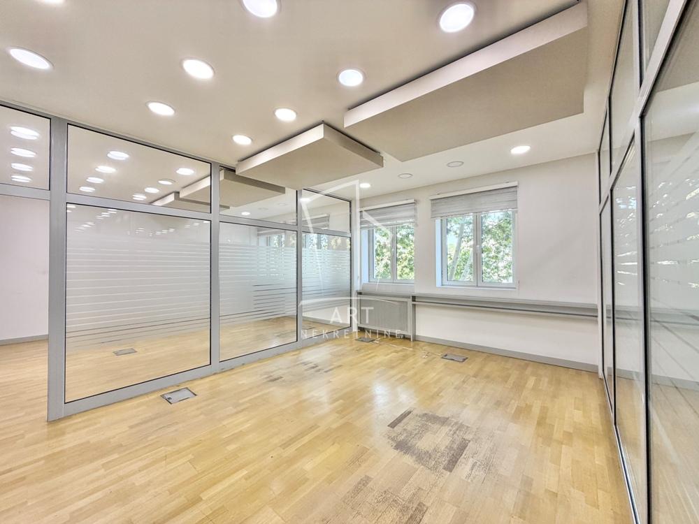 Slika 9 - Bulevar Kralja Aleksandra,  Lokal za izdavanje, 458m2, 6.412€