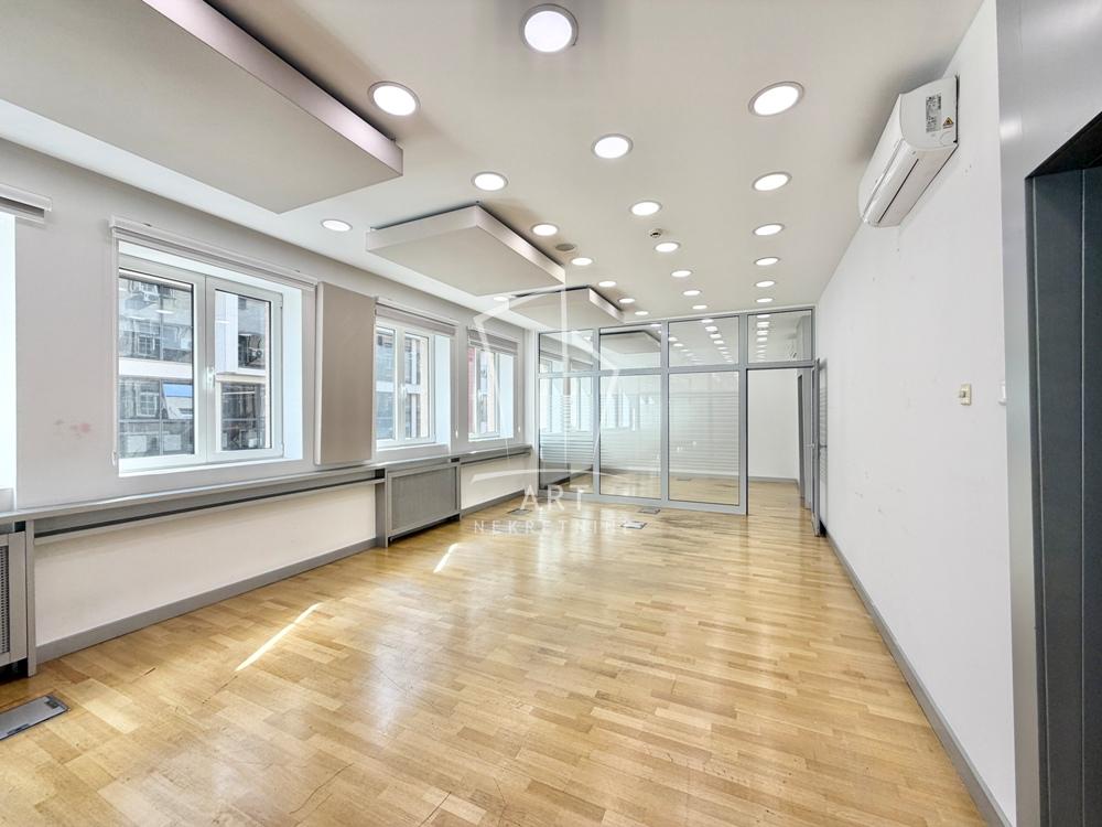 Slika 11 - Bulevar Kralja Aleksandra,  Lokal za izdavanje, 458m2, 6.412€