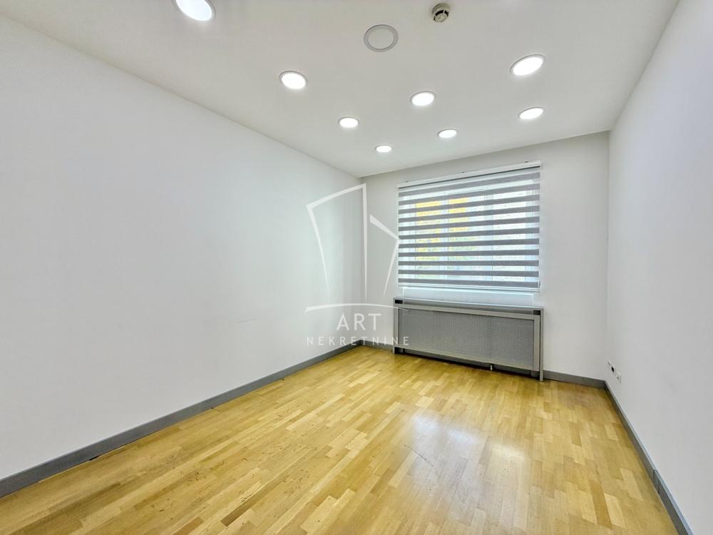 Slika 1 - Bulevar Kralja Aleksandra,  Lokal za izdavanje, 458m2, 6.412€