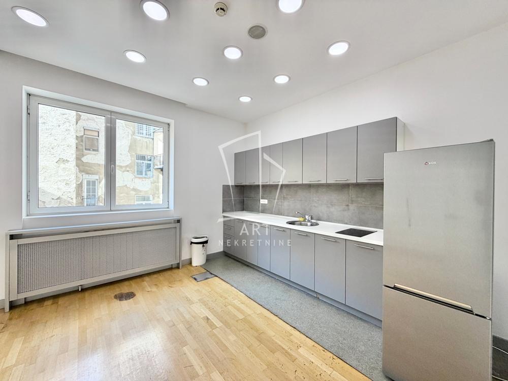 Slika 2 - Bulevar Kralja Aleksandra,  Lokal za izdavanje, 458m2, 6.412€