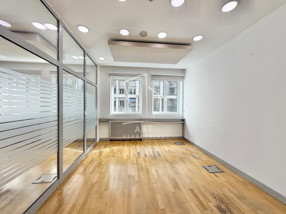 Slika 3 - Bulevar Kralja Aleksandra,  Lokal za izdavanje, 458m2, 6.412€