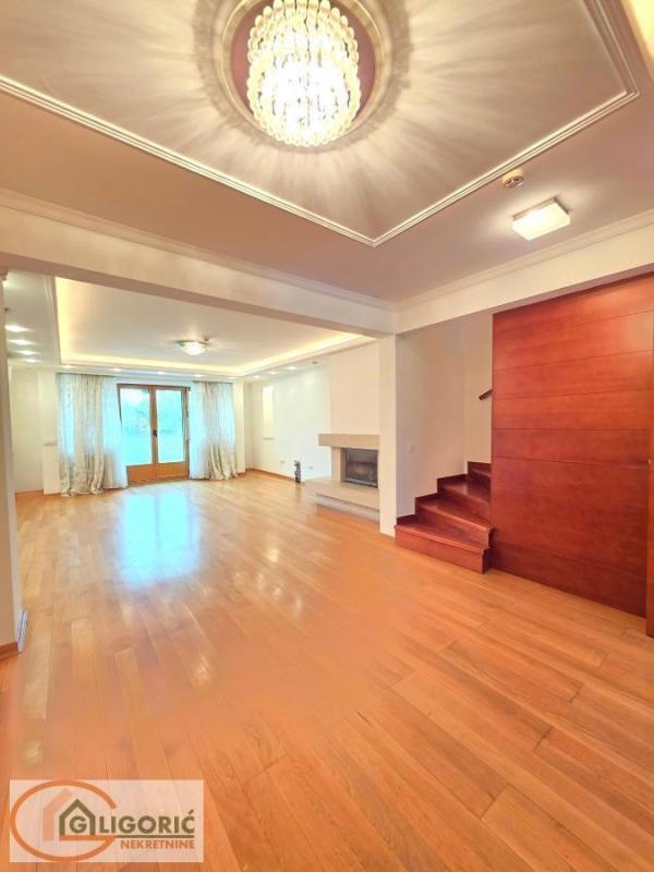 Glavna slika - Kuća za izdavanje, 280m2, 2.200€