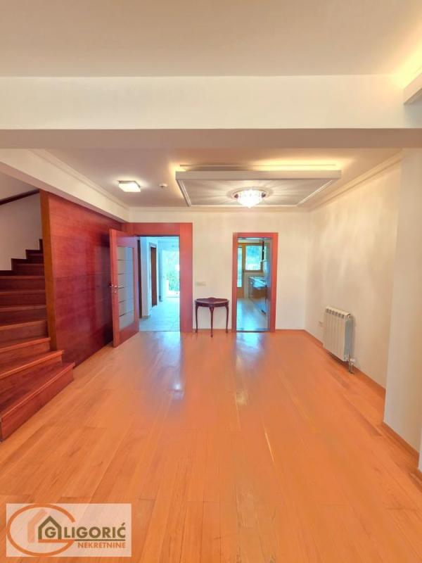 Slika 2 -  Kuća za izdavanje, 280m2, 2.200€