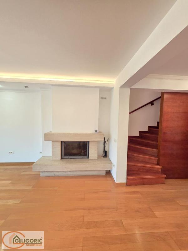 Slika 1 -  Kuća za izdavanje, 280m2, 2.200€