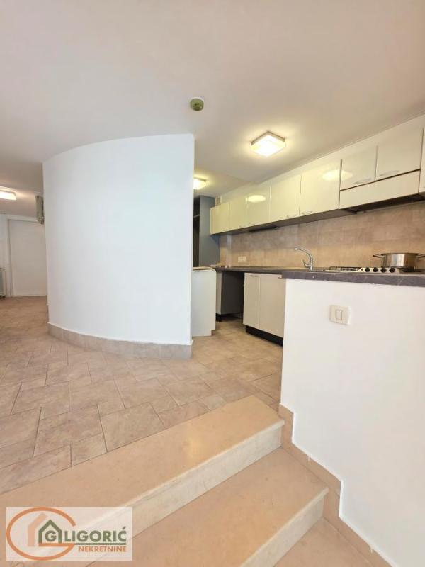 Slika 4 -  Kuća za izdavanje, 280m2, 2.200€