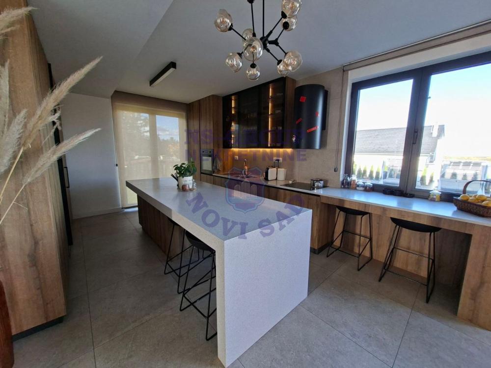 Slika 1 -  Kuća na prodaju, 360m2, 700.000€