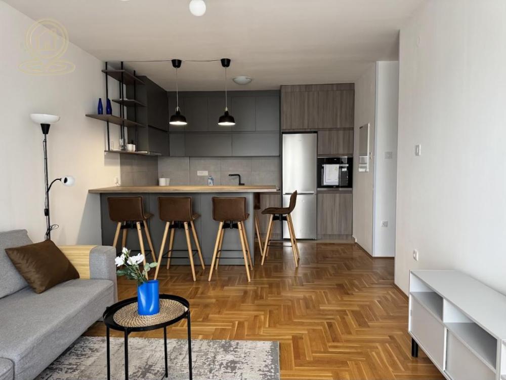 Slika 1 - Četvorosoban stan za izdavanje, 79m2, 850€