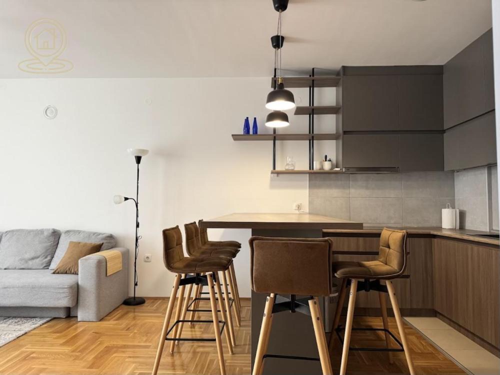 Glavna slika -Četvorosoban stan za izdavanje, 79m2, 850€