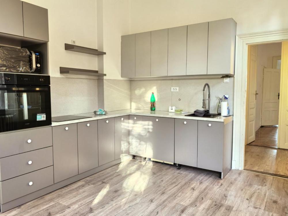 Slika 1 - Troiposoban stan za izdavanje, 136m2, 1.200€