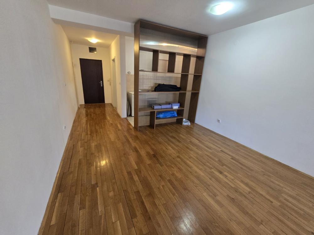Slika 1 - Bulevar oslobođenja, Jednosoban stan za izdavanje, 37m2, 480€