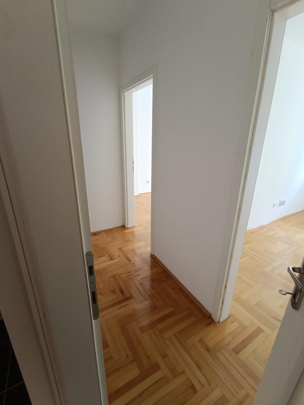 Slika 3 - U blizini Delte, Trosoban stan na prodaju, 80m2, 163.920€