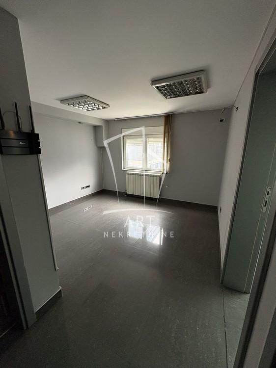 Slika 6 - Južni Bulevar,  Lokal na prodaju, 77m2, 2.600€