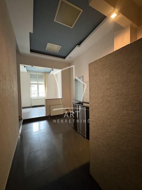 Slika 10 - Južni Bulevar,  Lokal na prodaju, 77m2, 2.600€