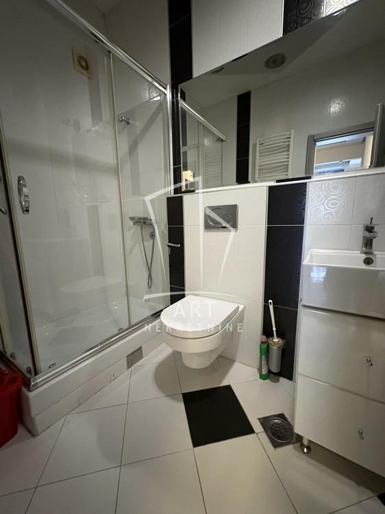 Slika 8 - Južni Bulevar,  Lokal na prodaju, 77m2, 2.600€