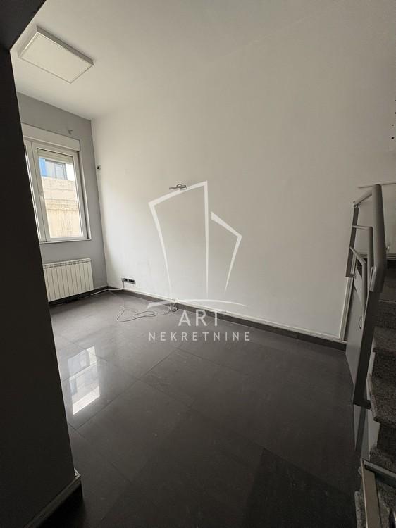 Slika 5 - Južni Bulevar,  Lokal na prodaju, 77m2, 2.600€