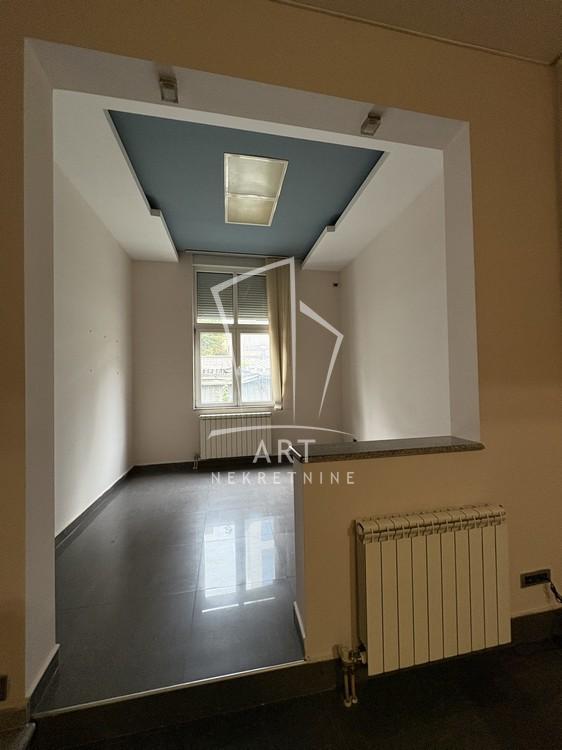 Slika 1 - Južni Bulevar,  Lokal na prodaju, 77m2, 2.600€