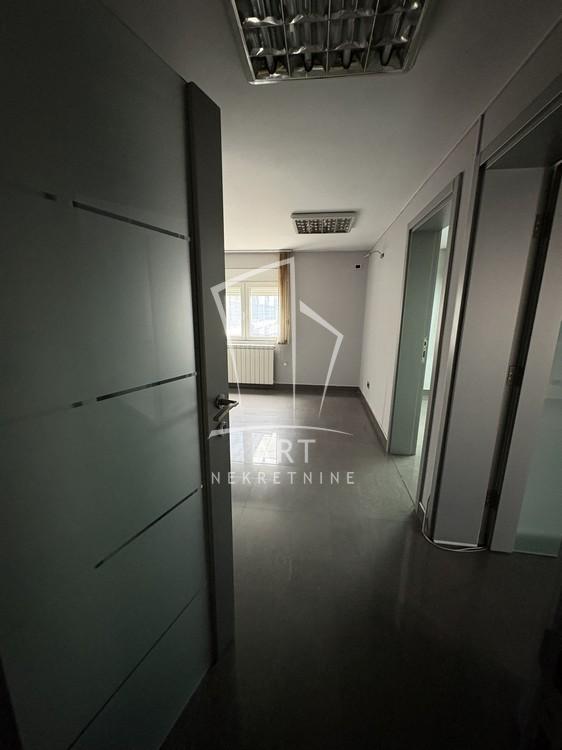 Slika 9 - Južni Bulevar,  Lokal na prodaju, 77m2, 2.600€