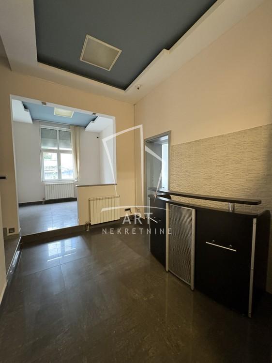 Slika 2 - Južni Bulevar,  Lokal na prodaju, 77m2, 2.600€