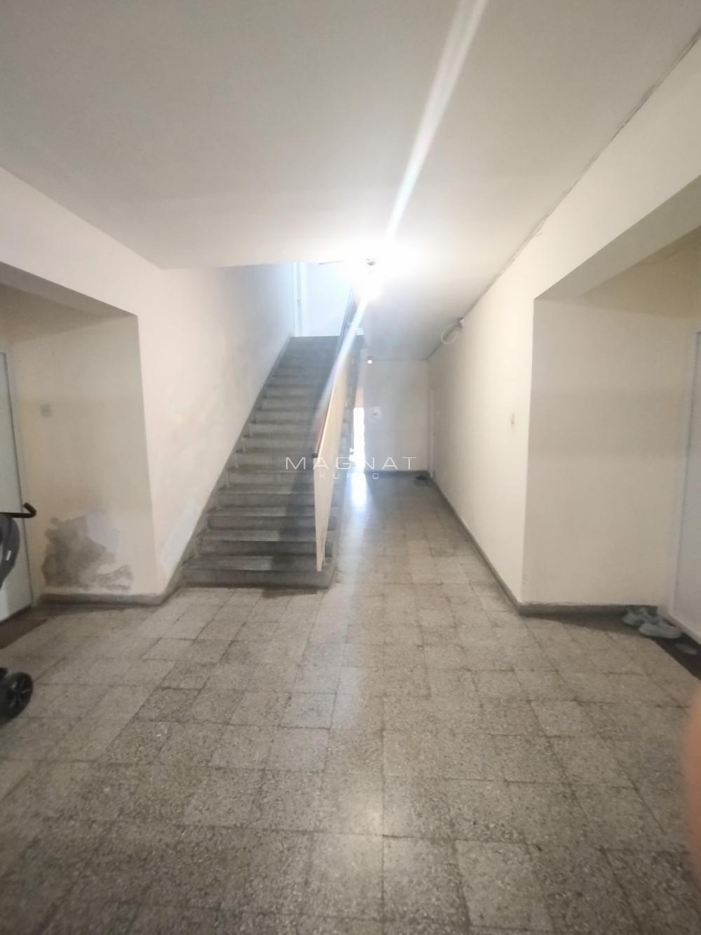 Slika 11 - Srpskog Husinskog puka, Trosoban stan na prodaju, 77m2, 89.000€