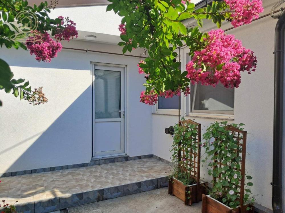 Glavna slika - Kuća za izdavanje, 80m2, 650€