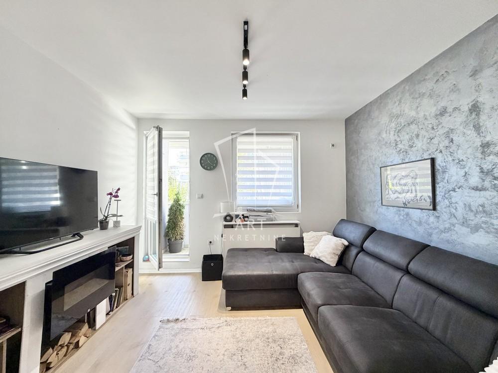 Slika 1 - Partizanski blok ulica 1., Dvosoban stan na prodaju, 39m2, 114.000€