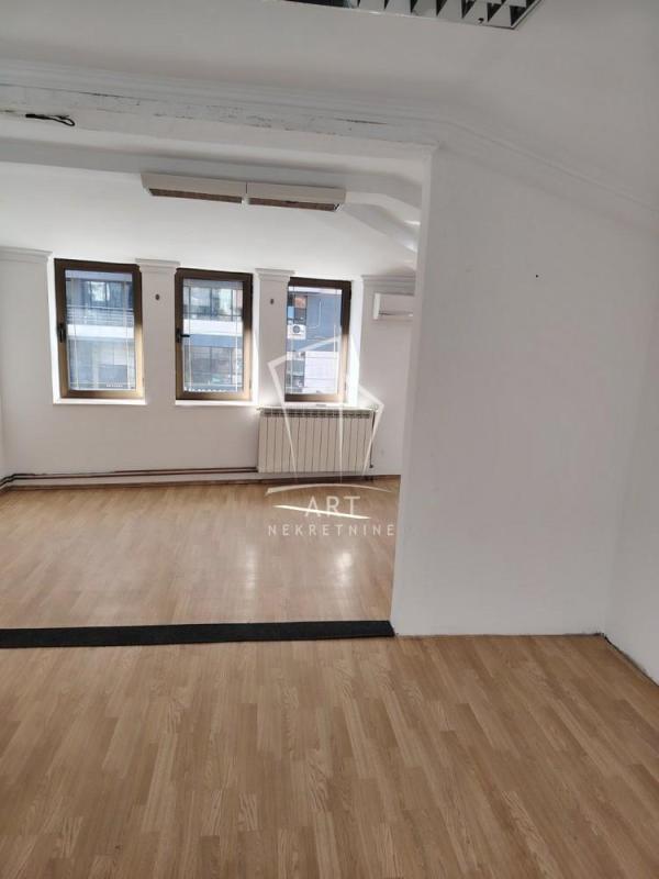Slika 6 - Dimitrija Tucovića,  Lokal za izdavanje, 300m2, 1.800€