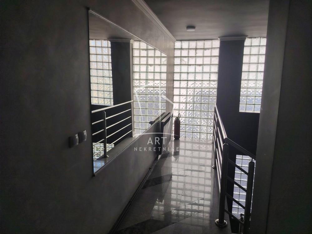 Slika 8 - Dimitrija Tucovića,  Lokal za izdavanje, 300m2, 1.800€