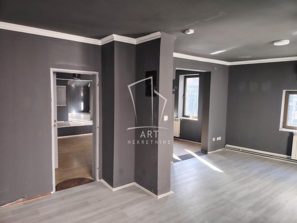 Slika 3 - Dimitrija Tucovića,  Lokal za izdavanje, 300m2, 1.800€