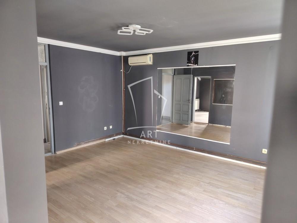 Slika 5 - Dimitrija Tucovića,  Lokal za izdavanje, 300m2, 1.800€