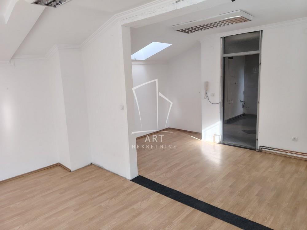 Slika 7 - Dimitrija Tucovića,  Lokal za izdavanje, 300m2, 1.800€