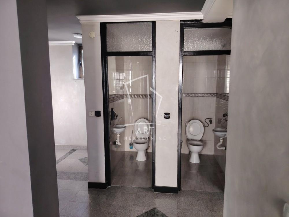 Slika 11 - Dimitrija Tucovića,  Lokal za izdavanje, 300m2, 1.800€