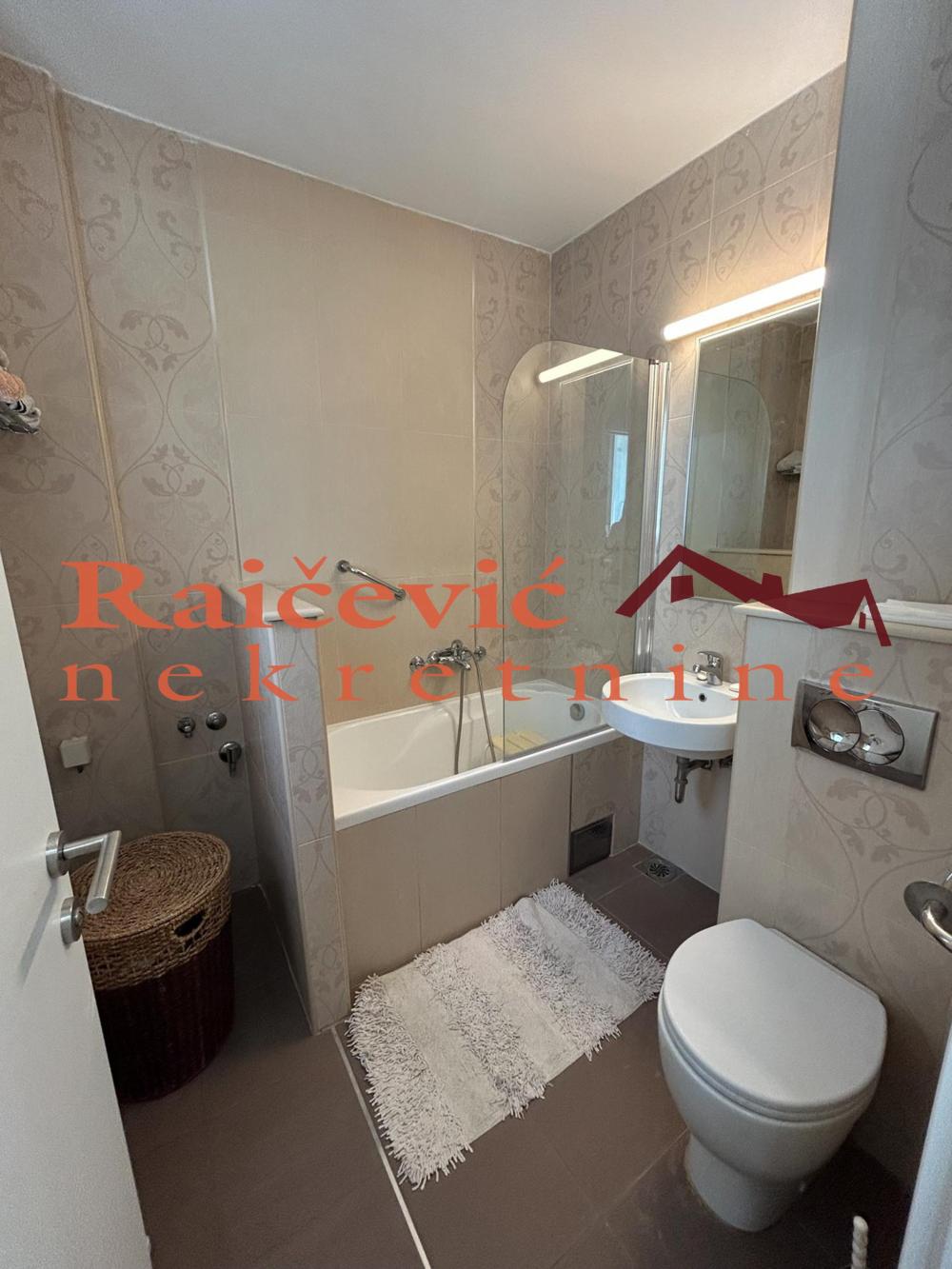 Slika 11 - Tadeusa Koscuska, Trosoban stan za izdavanje, 93m2, 1.200€