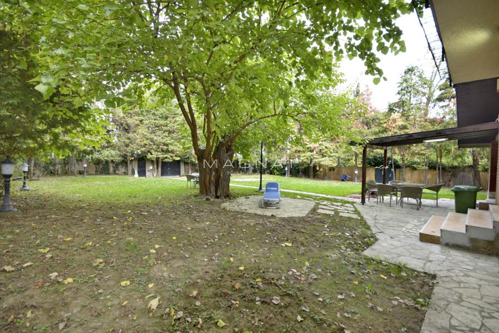 Slika 6 - Kuća za izdavanje, 140m2, 2.500€