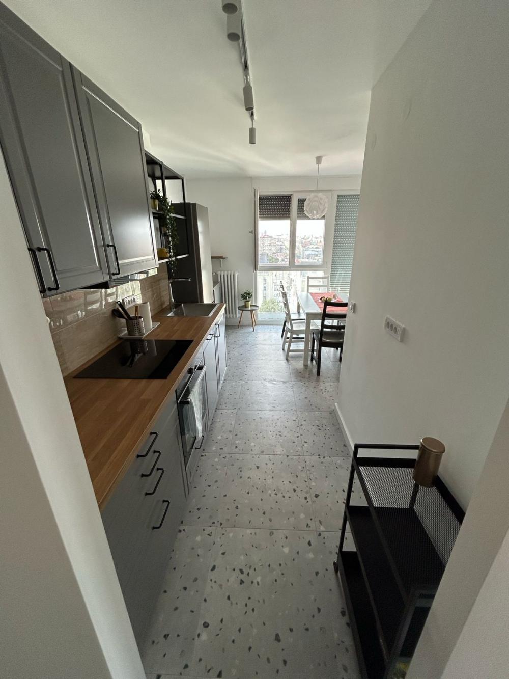 Slika 3 - Bulevar despota Stefana, Četvorosoban stan za izdavanje, 100m2, 1.250€