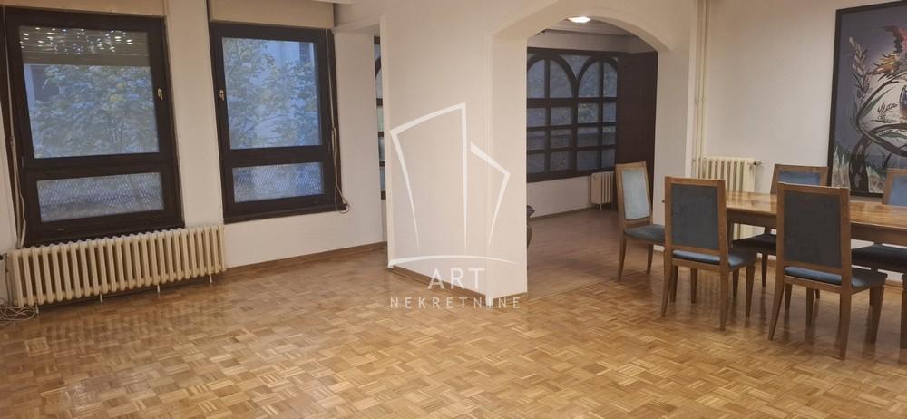 Slika 1 - Golsvordijeva, Četvoroiposoban stan za izdavanje, 115m2, 1.300€