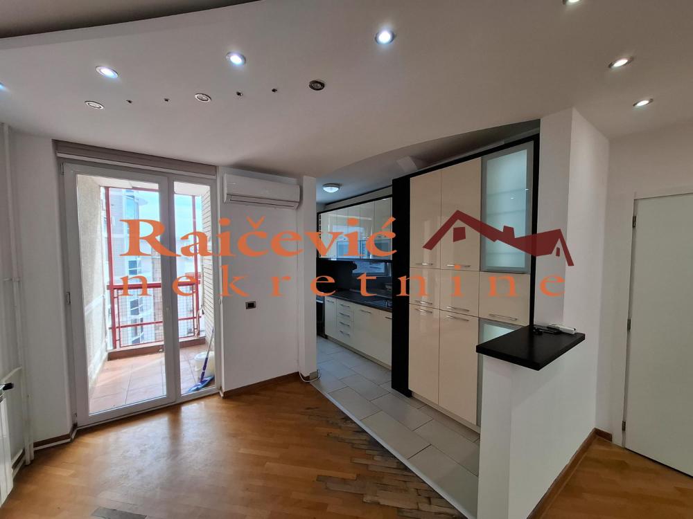 Slika 2 - Bulevar Zorana Djindjica, Petosoban stan na prodaju, 123m2, 553.000€