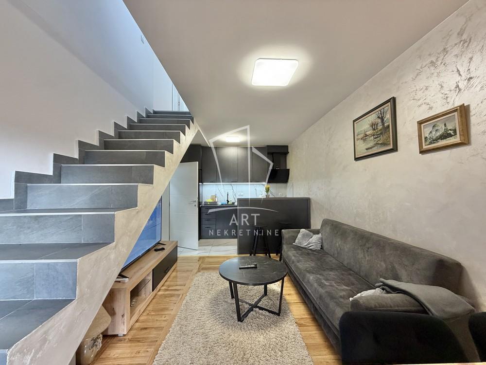 Slika 1 - Hajduk Stojka, Četvorosoban stan na prodaju, 64m2, 160.000€