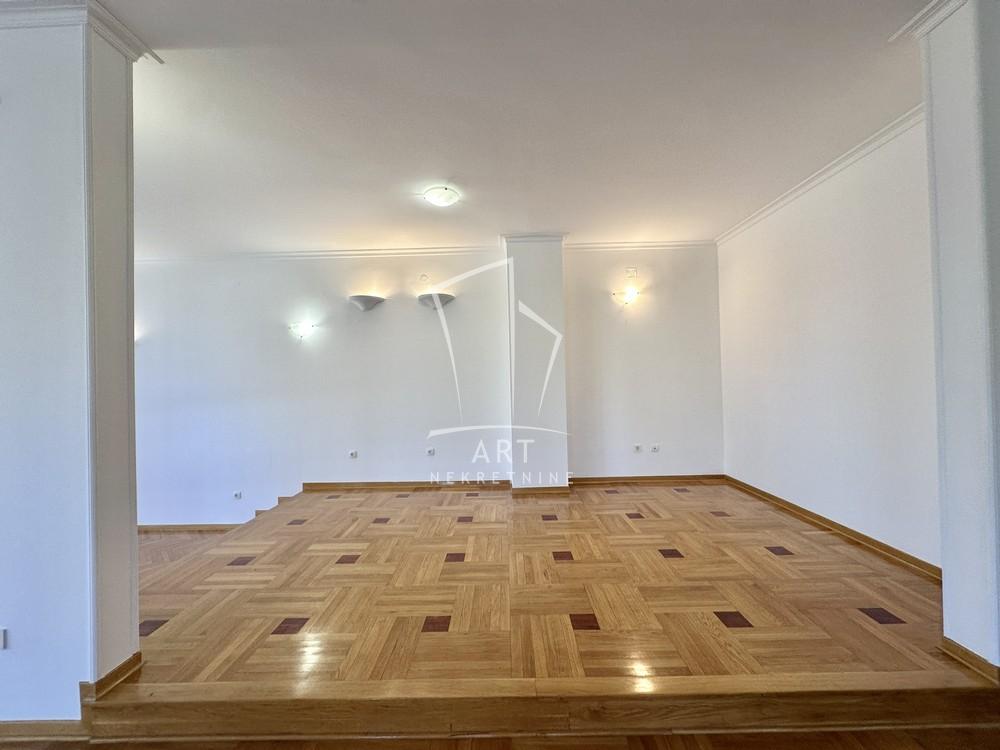 Slika 2 - Dragana Sakana, Kuća za izdavanje, 270m2, 5.600€