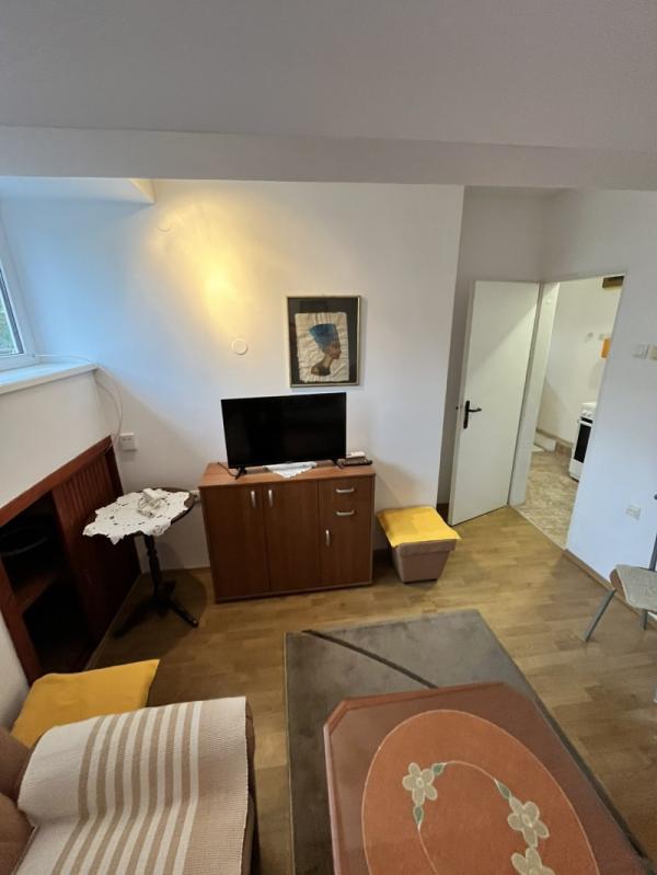 Slika 2 - Dvosoban stan za izdavanje, 300€
