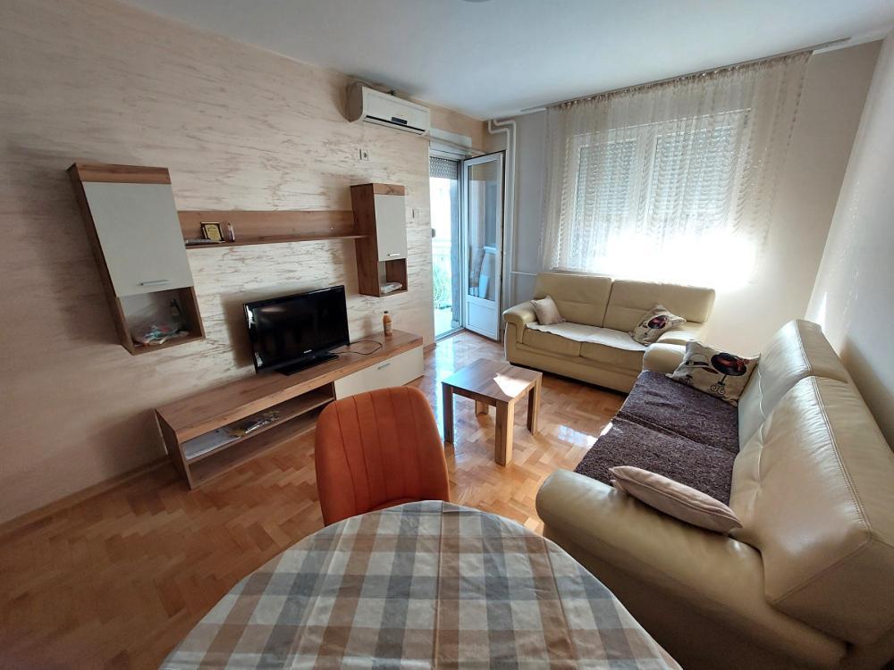 Glavna slika -Jednoiposoban stan za izdavanje, 450€