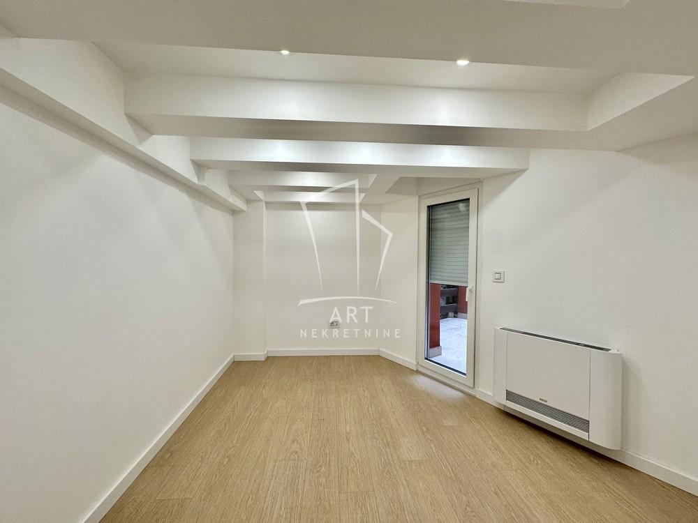 Slika 9 - Karađorđeva,  Lokal za izdavanje, 115m2, 2.200€