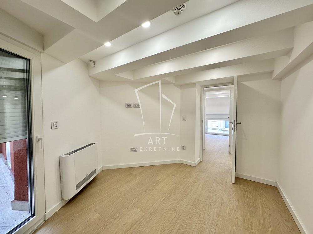 Slika 10 - Karađorđeva,  Lokal za izdavanje, 115m2, 2.200€