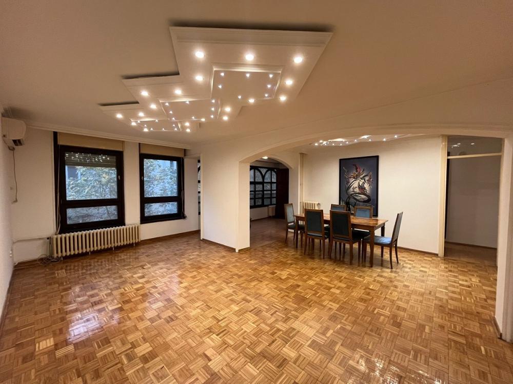 Glavna slika -Golsvordijeva, Četvorosoban stan za izdavanje, 115m2, 1.300€