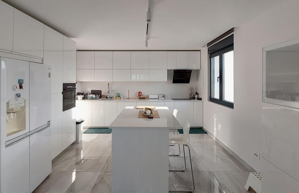 Slika 3 - Marsala Tita, Šestosoban stan za izdavanje, 277m2, 3.000€