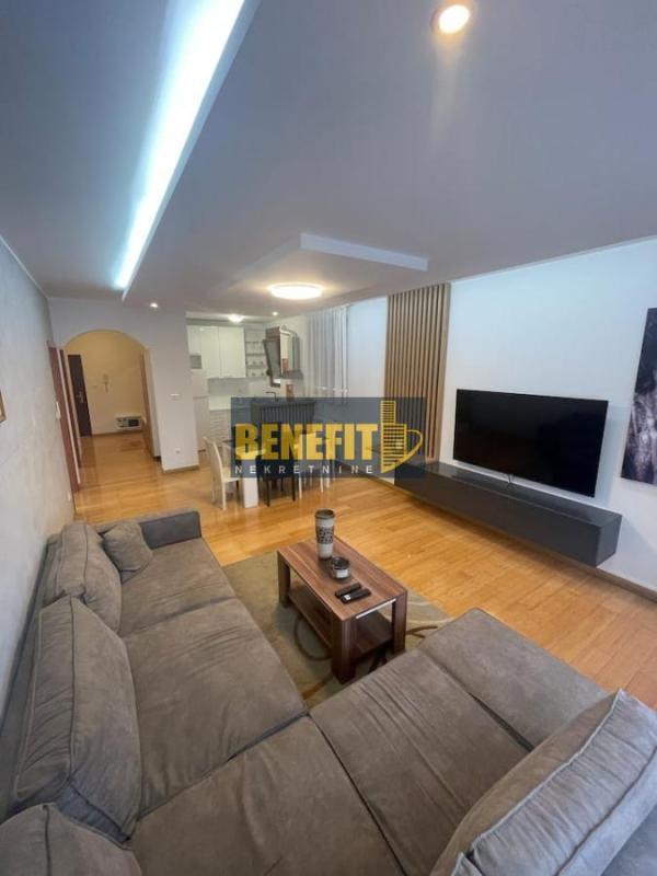 Glavna slika -Trosoban stan za izdavanje, 76m2, 1.000€