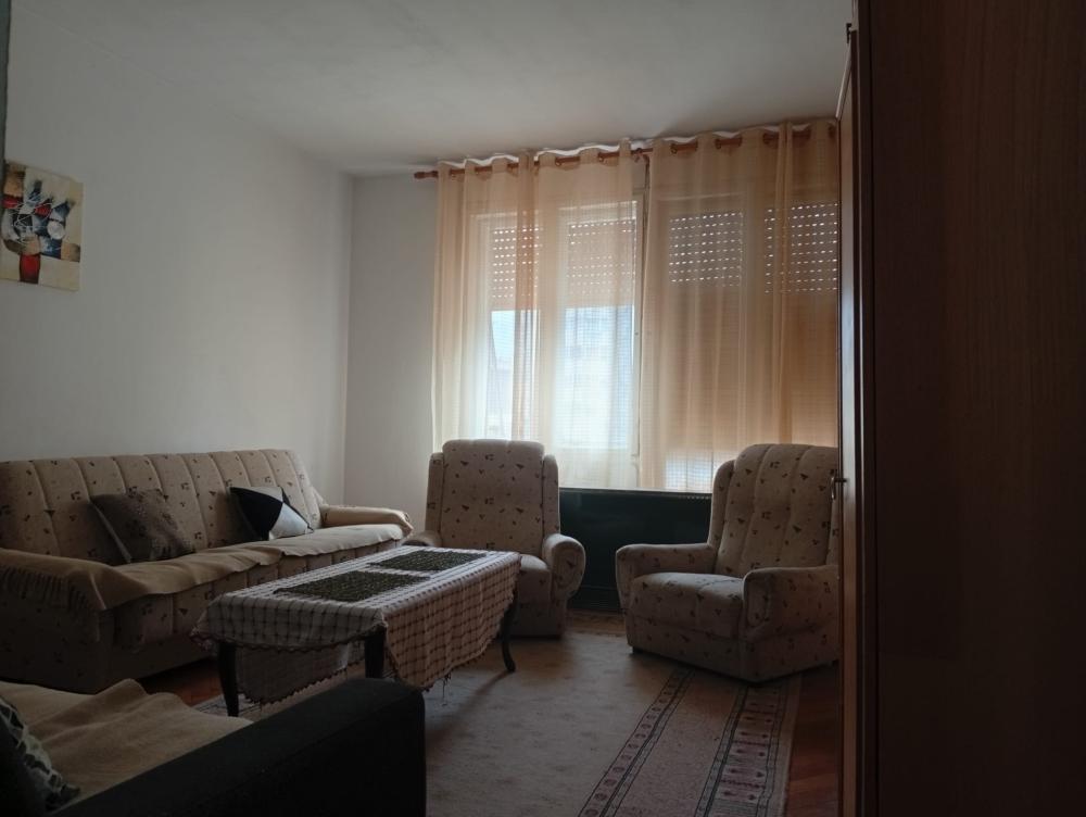 Glavna slika -Glavna ulica - Obrenovićeva, Dvoiposoban stan za izdavanje, 60m2, 300€