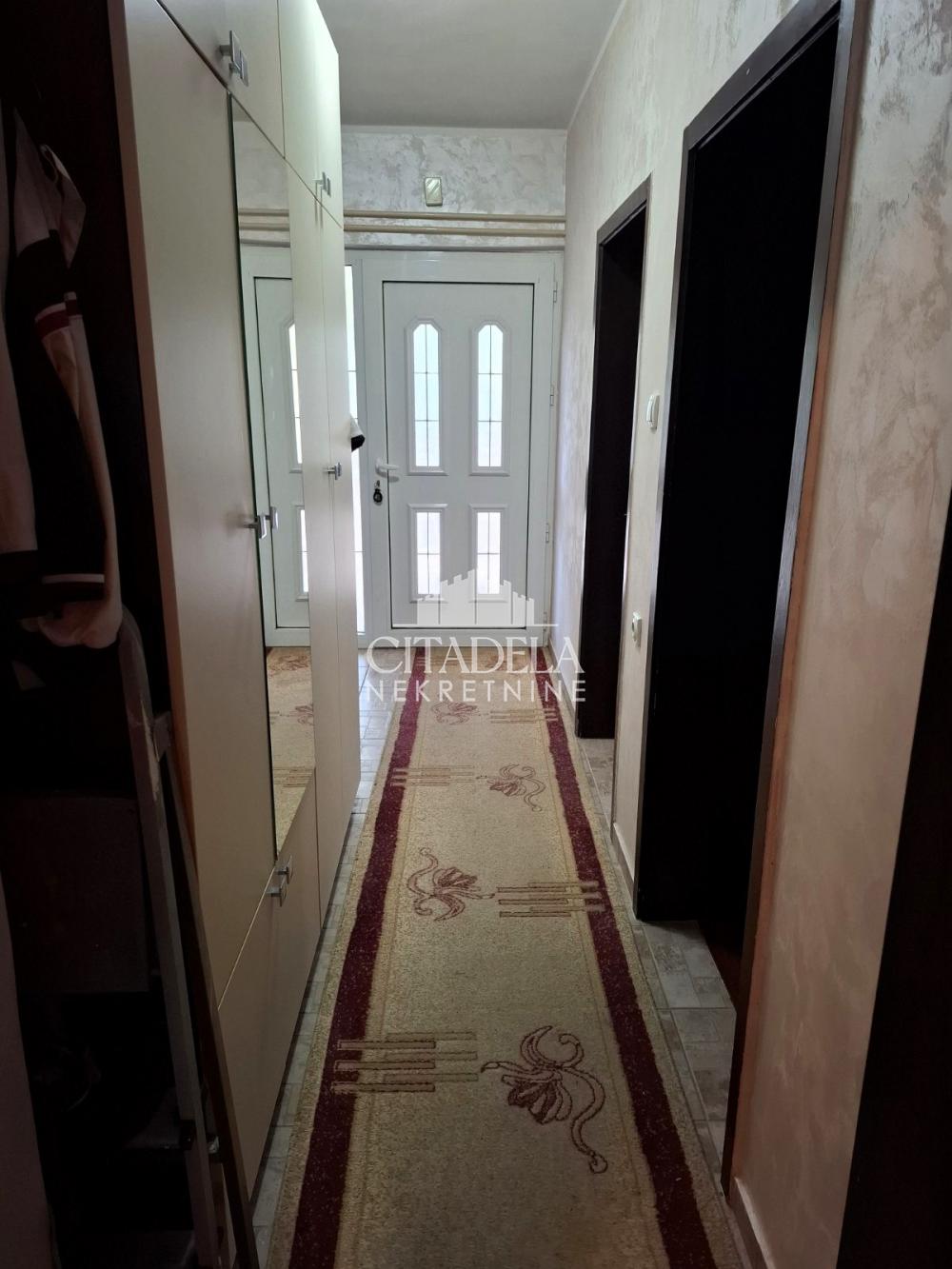 Slika 1 - Sremskih partizana,  Kuća na prodaju, 225m2, 351.000€